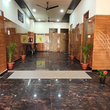 Hotel Shree Radha Rani Dham, Near Iskcon And Prem Mandir Vrindāvan Exterior foto